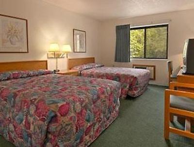 سوپر 8 فیرویو هایتز-است لویز