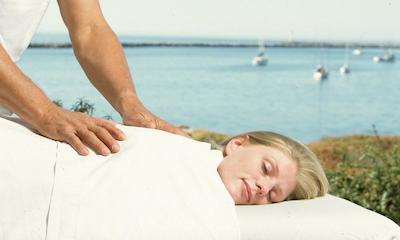 د بیچ هوس هالف مون ب