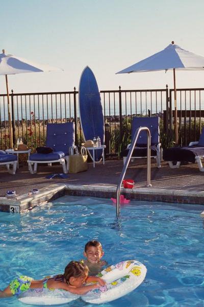 د بیچ هوس هالف مون ب