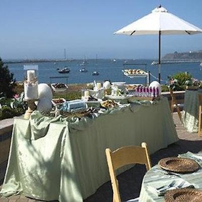 د بیچ هوس هالف مون ب