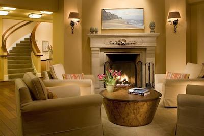 د بیچ هوس هالف مون ب