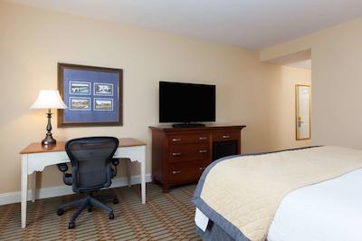 ویرجینیا کرسینگز هتل اند کنفرنس سنتر