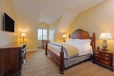 ویرجینیا کرسینگز هتل اند کنفرنس سنتر