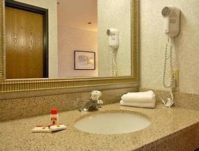 سوپر 8 وست اسپرینگفیلد/روت 5