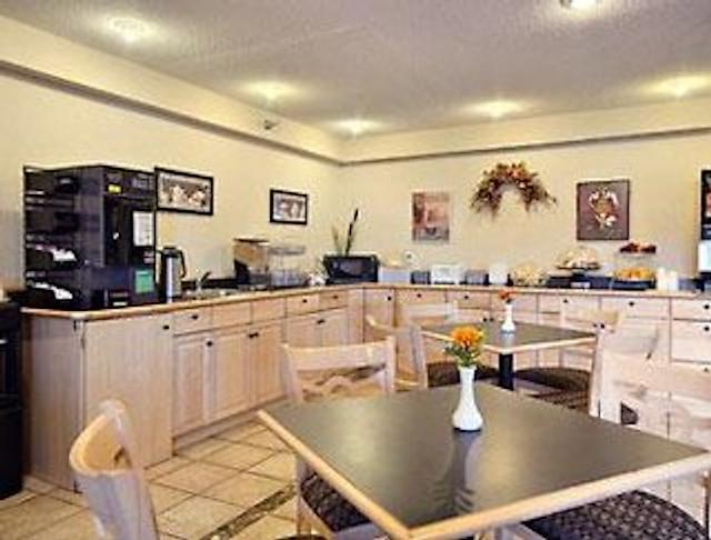 سوپر 8 وست اسپرینگفیلد/روت 5