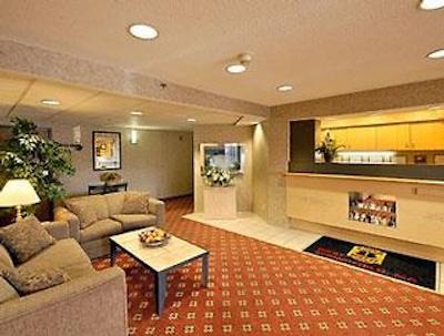 سوپر 8 وست اسپرینگفیلد/روت 5