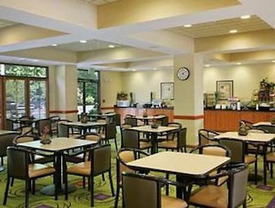 وینگات بای وایندهام-چارلت آیرپرت