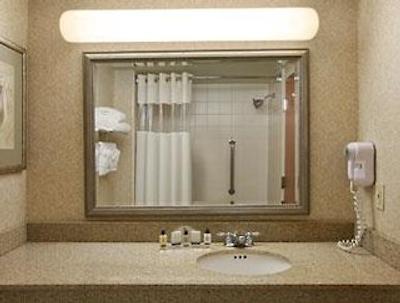 وینگات بای وایندهام-چارلت آیرپرت