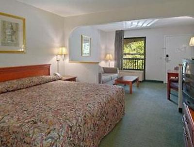 سوپر 8-دیبرویل بیلاکسی اریا