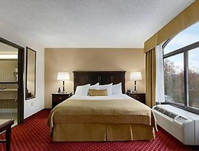 وینگات بای ویندهام چارلت آیرپرت اسود/ ای-77 تیولا