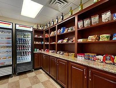 وینگات بای ویندهام چارلت آیرپرت اسود/ ای-77 تیولا