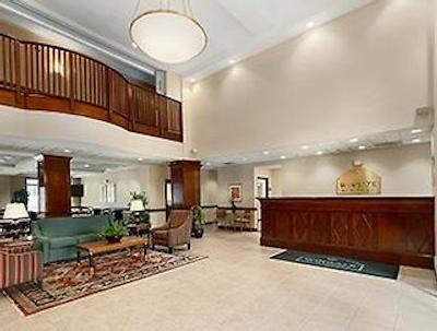 وینگات بای ویندهام چارلت آیرپرت اسود/ ای-77 تیولا