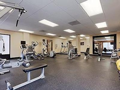 وینگات بای ویندهام چارلت آیرپرت اسود/ ای-77 تیولا