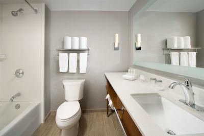 هموود سویتز بای هیلتون گایدرسبورگ / واشینگتون دک نرد