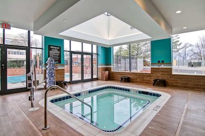 هموود سویتز بای هیلتون گایدرسبورگ / واشینگتون دک نرد