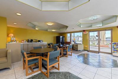 تراولج بای ویندهام وینتر هاون