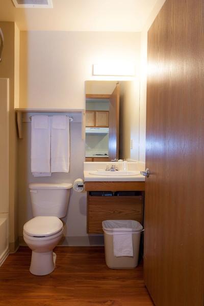 وودسپرینگ سویتز اُماها