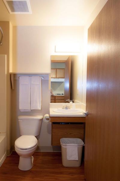 وودسپرینگ سویتز اُماها