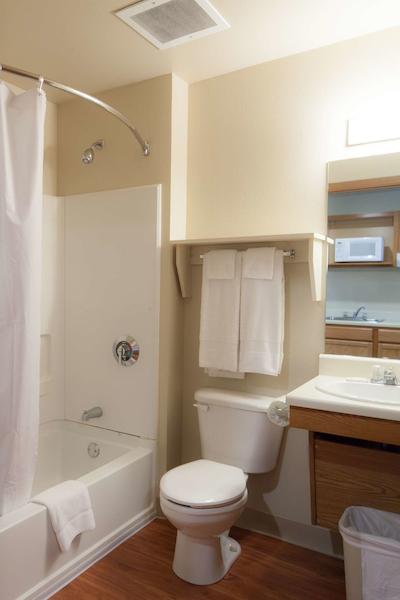 وودسپرینگ سویتز اُماها