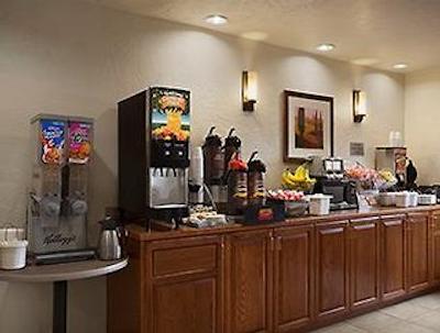 سوپر 8 متل پرتلاند آیرپرت