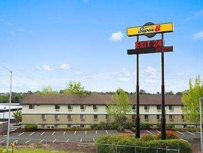 سوپر 8 متل پرتلاند آیرپرت