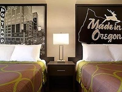 سوپر 8 متل پرتلاند آیرپرت