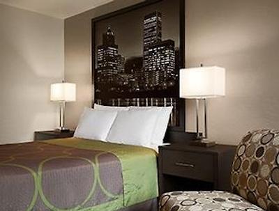 سوپر 8 متل پرتلاند آیرپرت