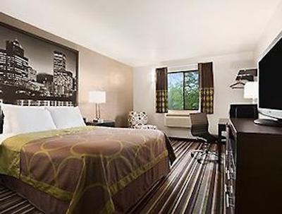 سوپر 8 متل پرتلاند آیرپرت