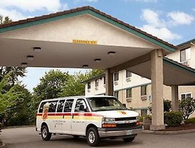 سوپر 8 متل پرتلاند آیرپرت