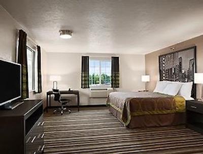 سوپر 8 متل پرتلاند آیرپرت