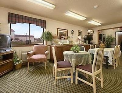 سوپر 8 پپلار بلوف میسوری