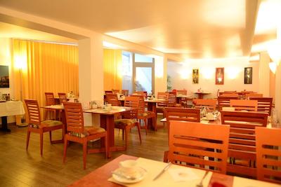 تیپتپ هتل نیشنال