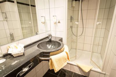 تیپتپ هتل نیشنال