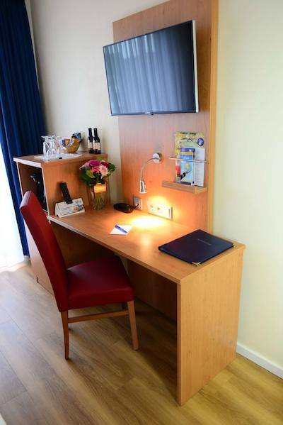 تیپتپ هتل نیشنال