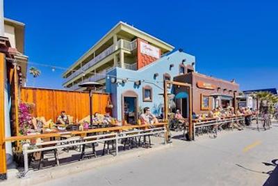 سورفر بیچ هتل