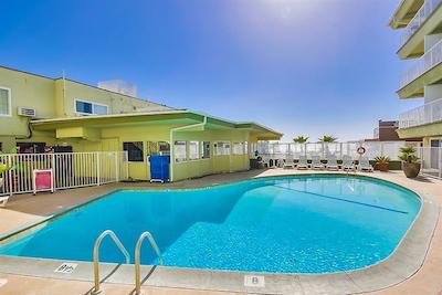 سورفر بیچ هتل