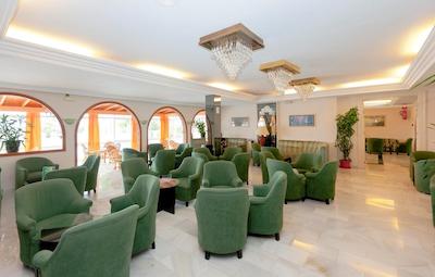 هتل نرجا کلوب اند اسپا