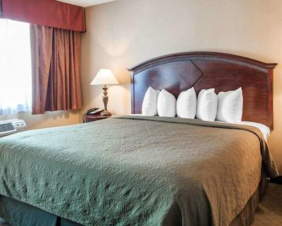 کوالیتی این اند سویتز آیرپرت کنونشن سنتر