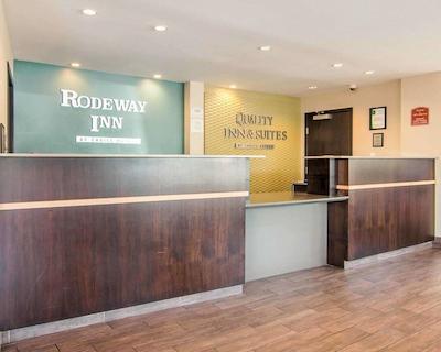 کوالیتی این اند سویتز آیرپرت کنونشن سنتر