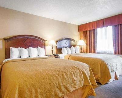 کوالیتی این اند سویتز آیرپرت کنونشن سنتر