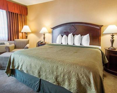 کوالیتی این اند سویتز آیرپرت کنونشن سنتر