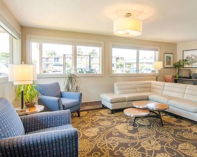 کوالیتی این اند سویتز آیرپرت کنونشن سنتر