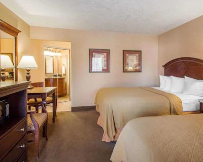 کوالیتی این اند سویتز آیرپرت کنونشن سنتر