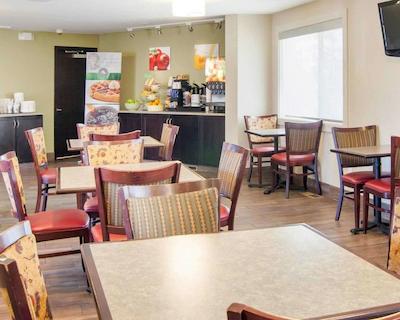 کوالیتی این اند سویتز آیرپرت کنونشن سنتر