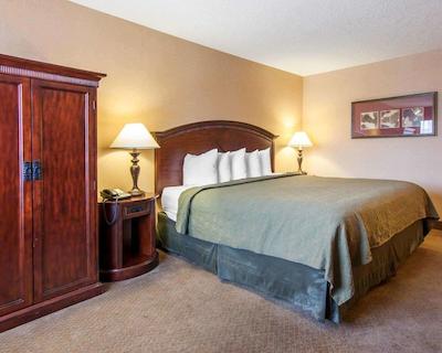 کوالیتی این اند سویتز آیرپرت کنونشن سنتر