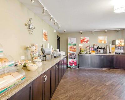 کوالیتی این اند سویتز آیرپرت کنونشن سنتر