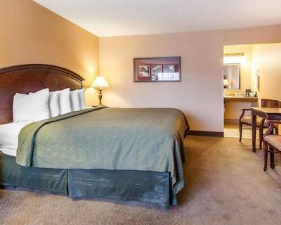 کوالیتی این اند سویتز آیرپرت کنونشن سنتر