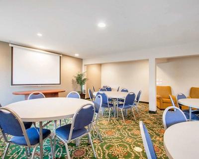 کوالیتی این اند سویتز آیرپرت کنونشن سنتر