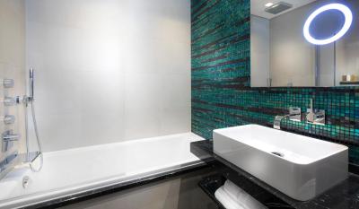 وندم اُپرا هتل