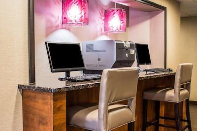 هلید این اکسپرز پیتستون-سرانتون آیرپرت